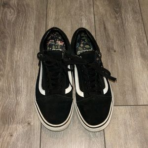 Women’s Black Vans Size: 7